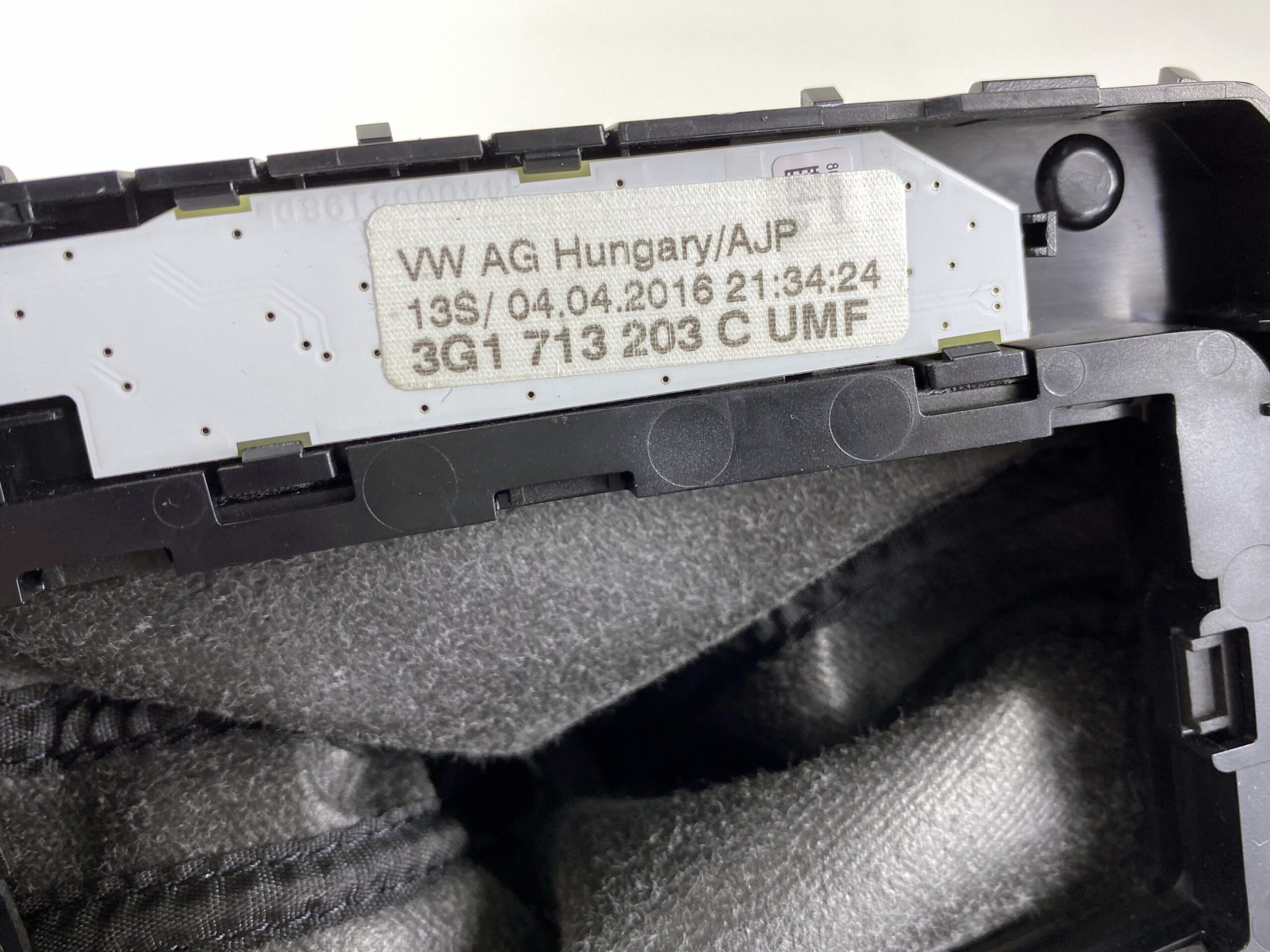 17901251 рычаг переключения кпп с чехлом vw passat b8 2016 (7)