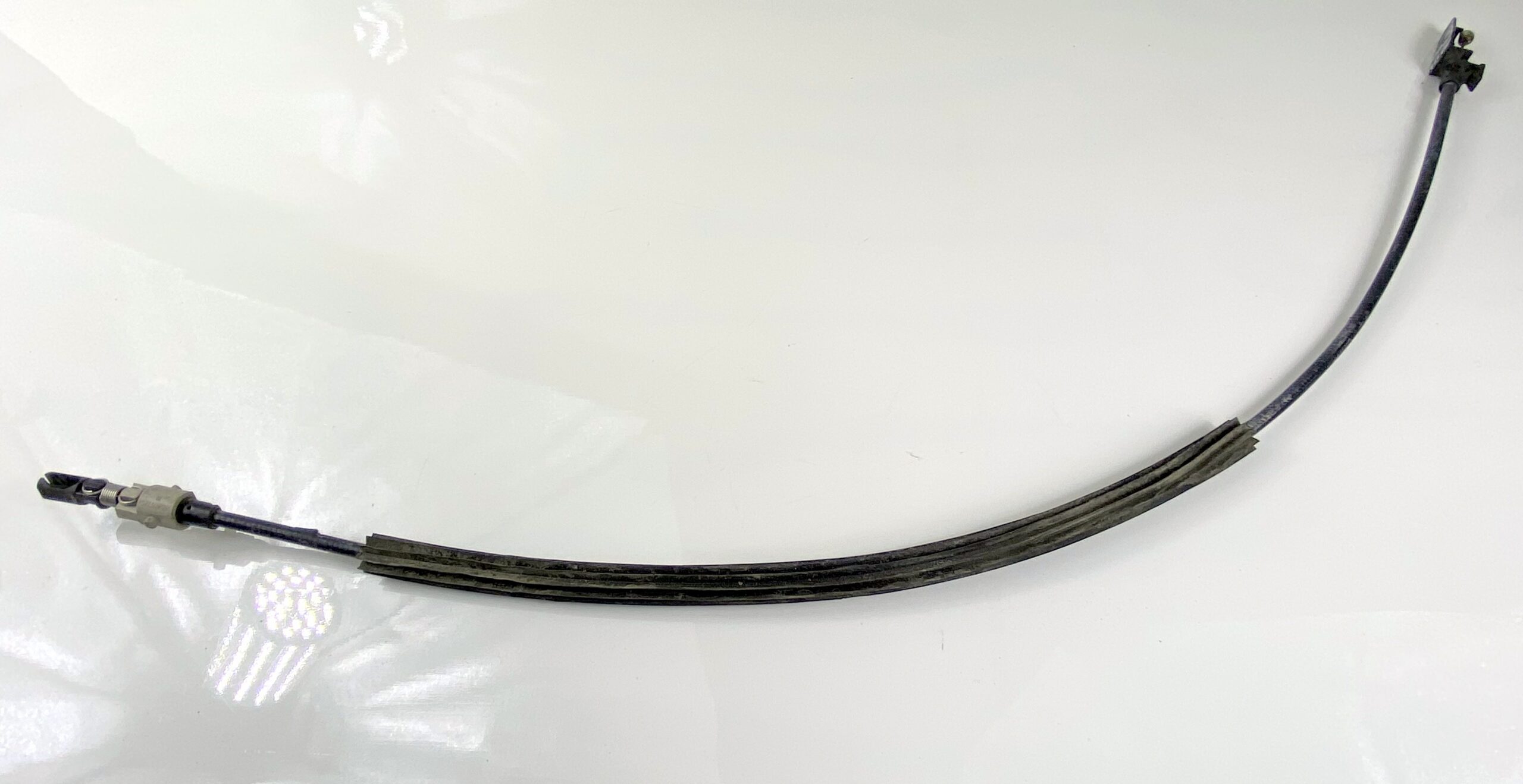 17901268 трос открывания капота передняя часть vw passat b8 2016 (1)