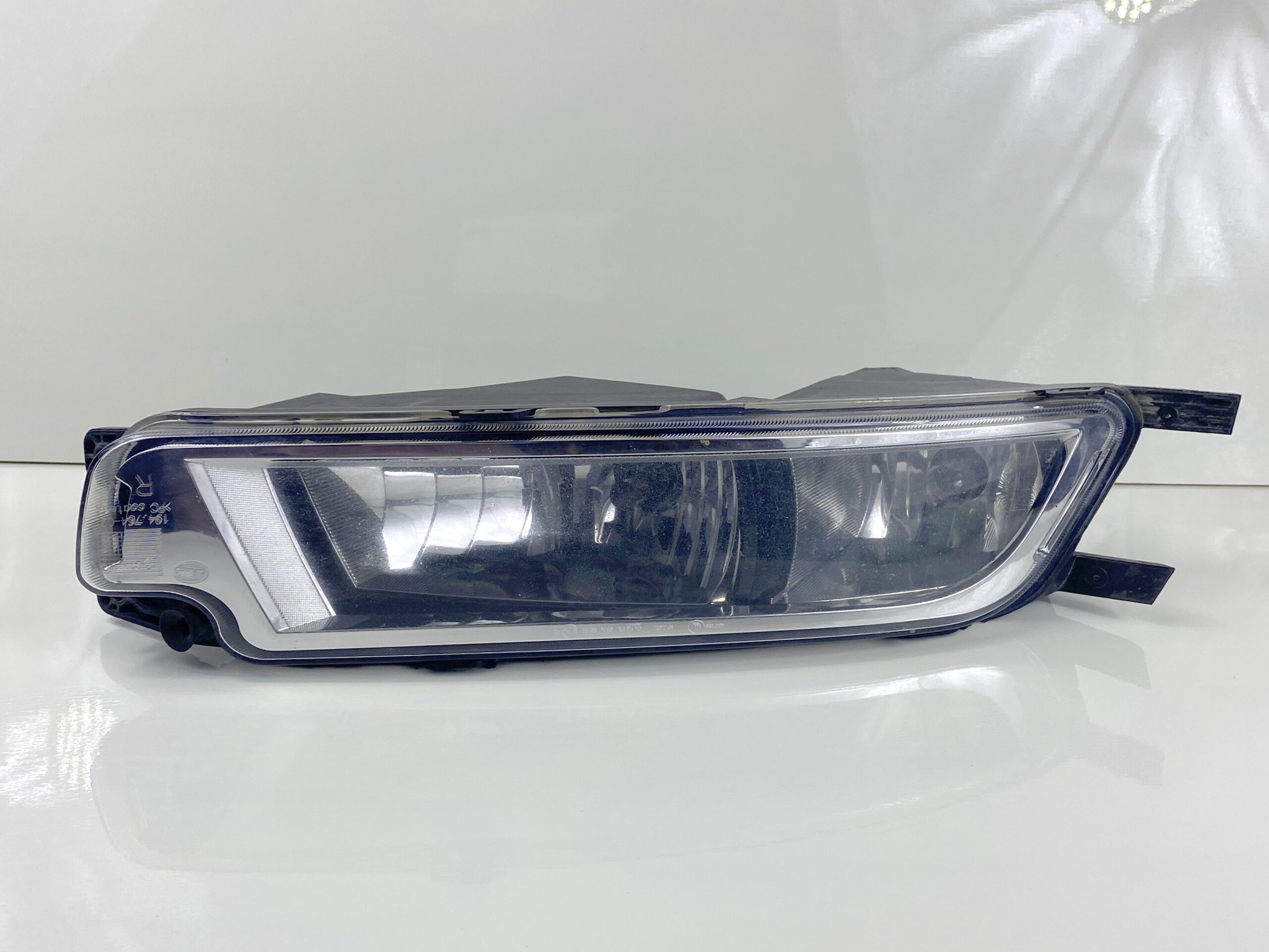 17901292 фара противотуманная птф правая vw passat b8 2016 (1)
