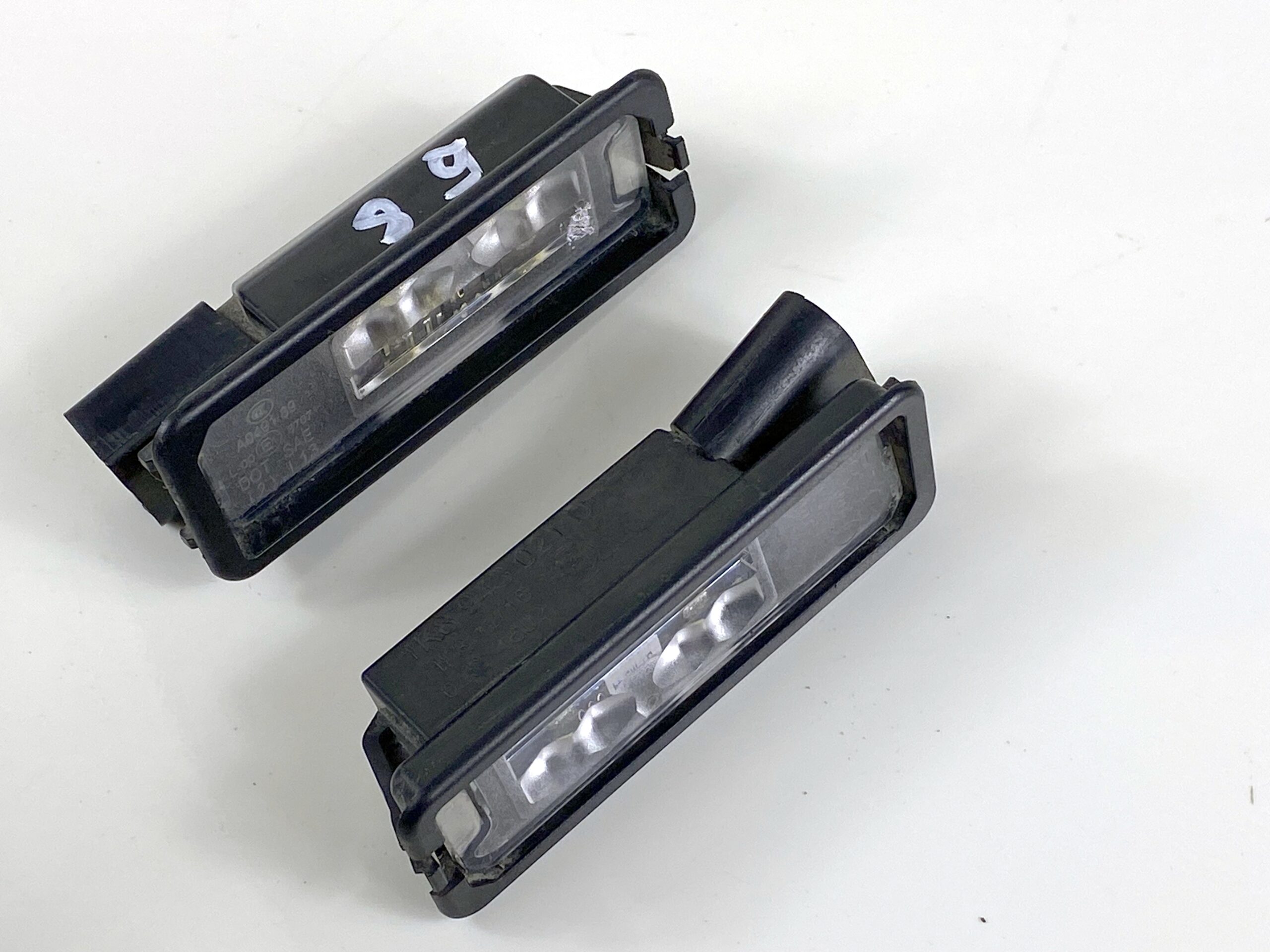 17901299 фонарь подсветки номера vw passat b8 2016 (1)