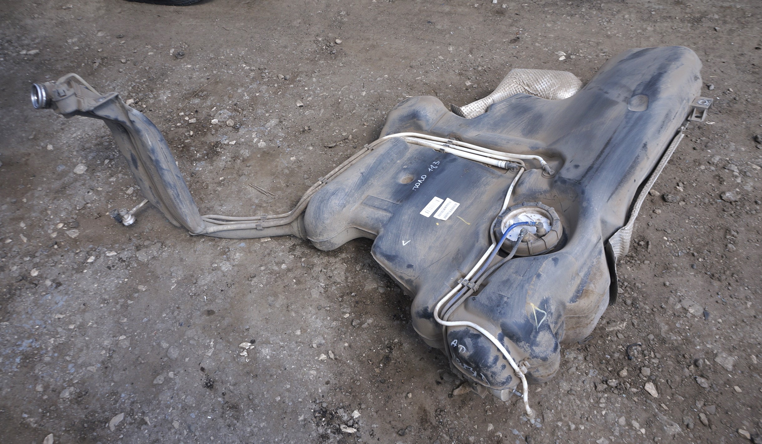 Бак топливный (бензобак) в сборе с бензонасосом и абсорбером vw polo 18316004 (1)