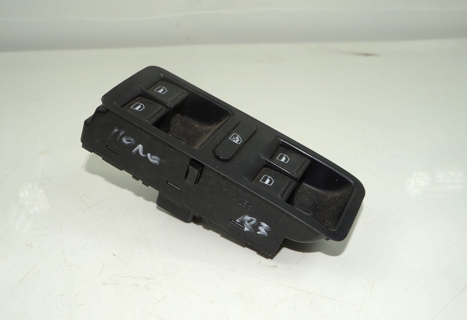 Блок кнопок управления стеклоподъемниками vw polo 18316007 (1)