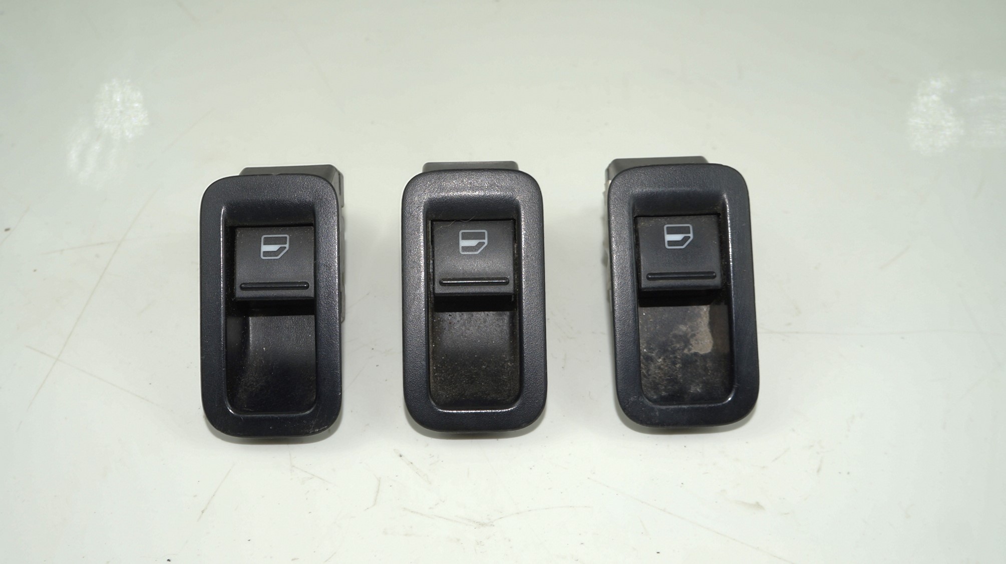 Кнопка стеклоподъемника заднего левого vw polo 18316036 (1)