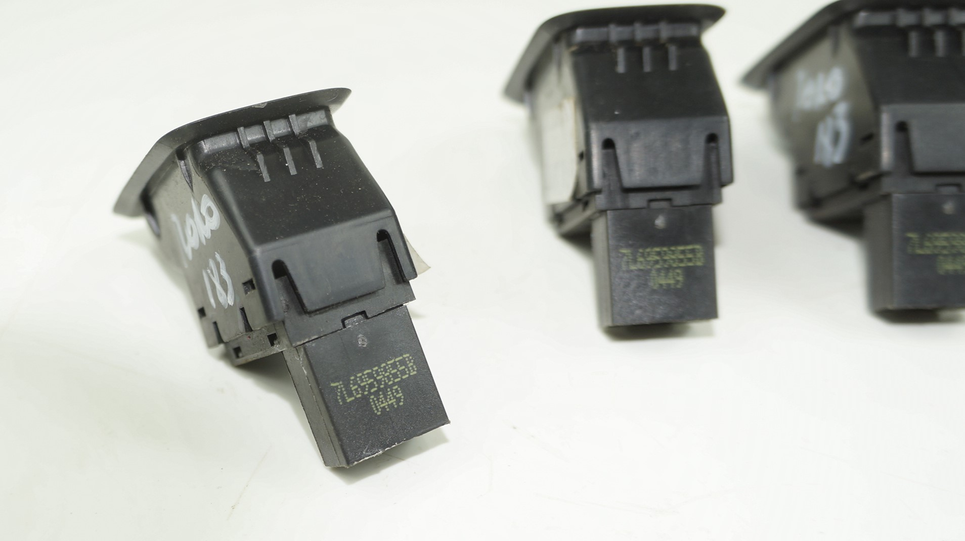 Кнопка стеклоподъемника заднего левого vw polo 18316036 (5)