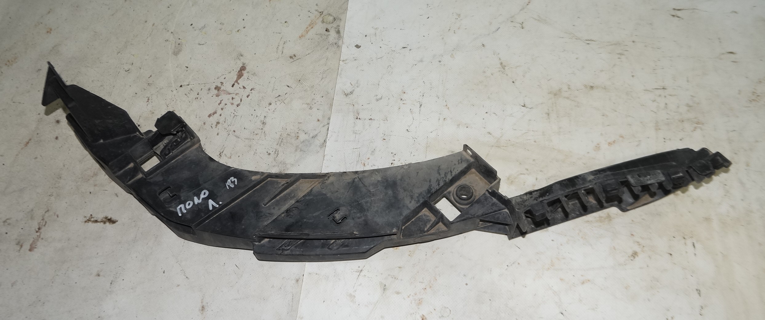 Крепление переднего бампера левое vw polo 18316044 (1)