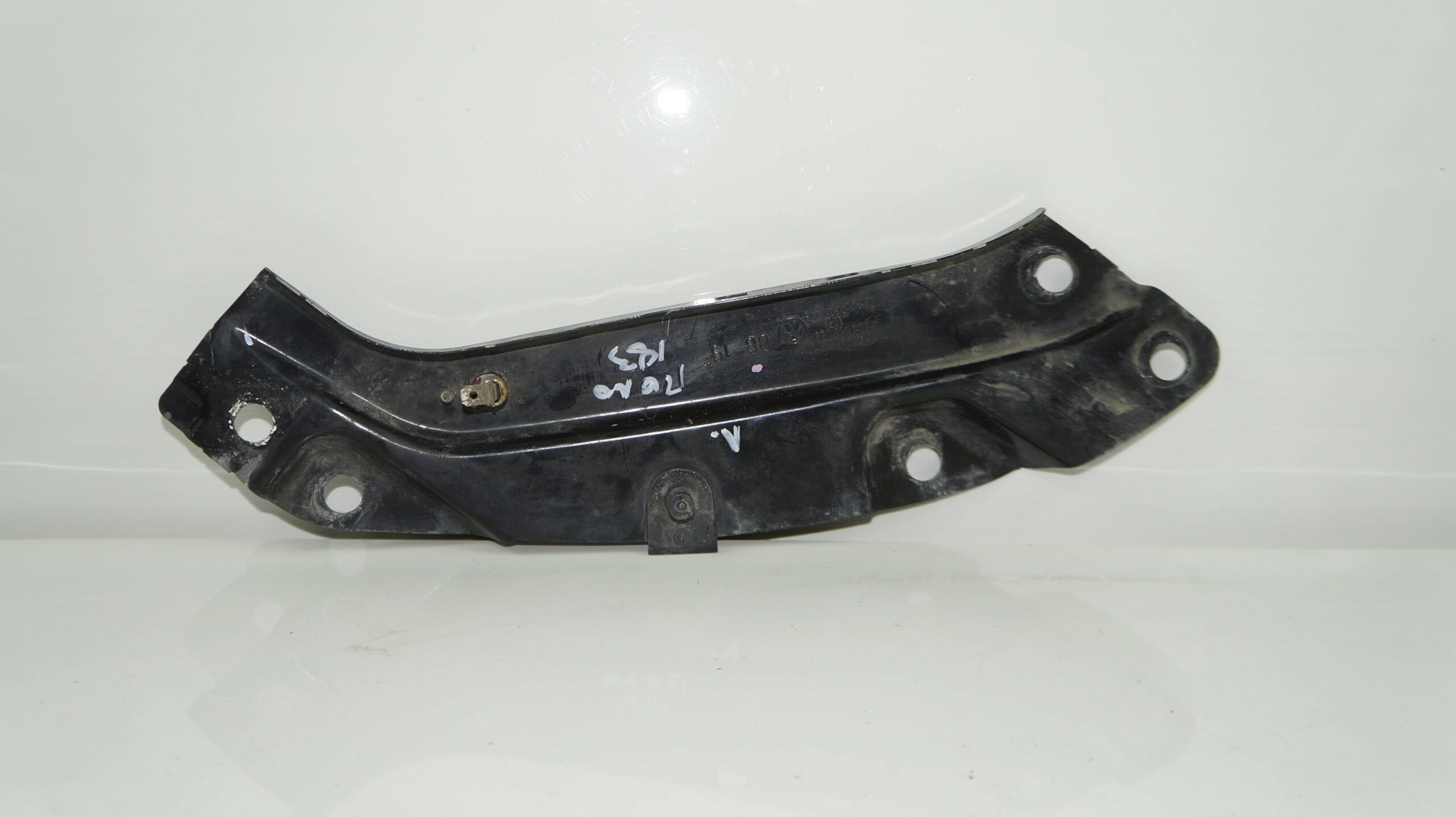 Кронштейн крепления фар левое vw polo 18316046 (1)