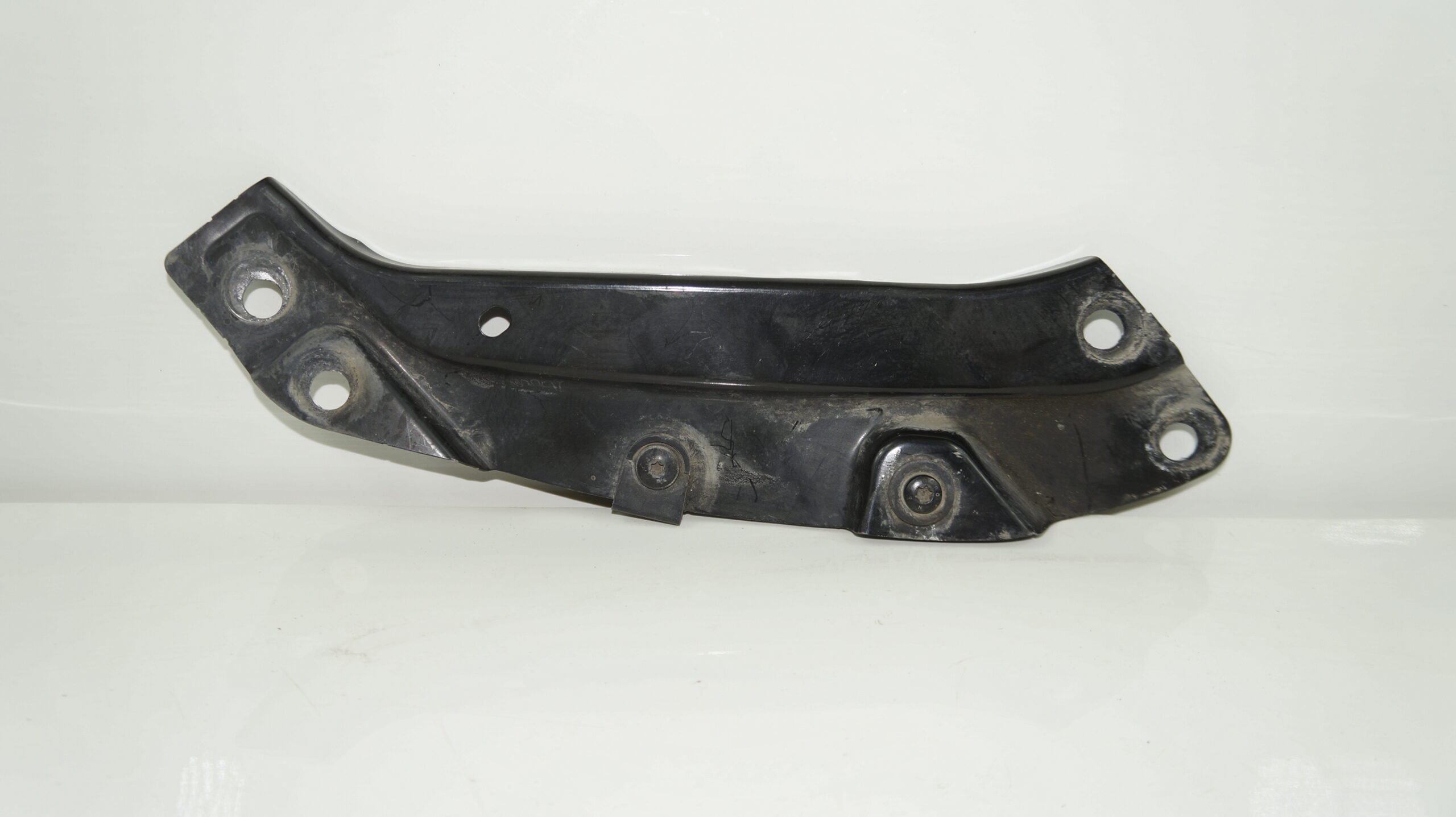 Кронштейн крепления фар правое vw polo 18316047 (1)