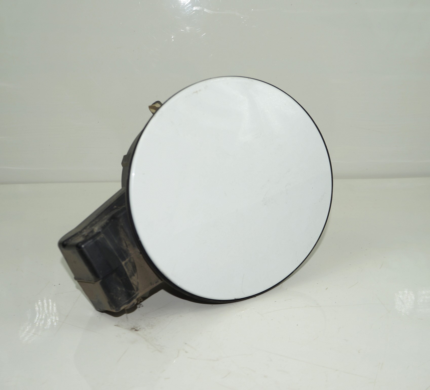 Лючок бензобака vw polo 18316053 (1)