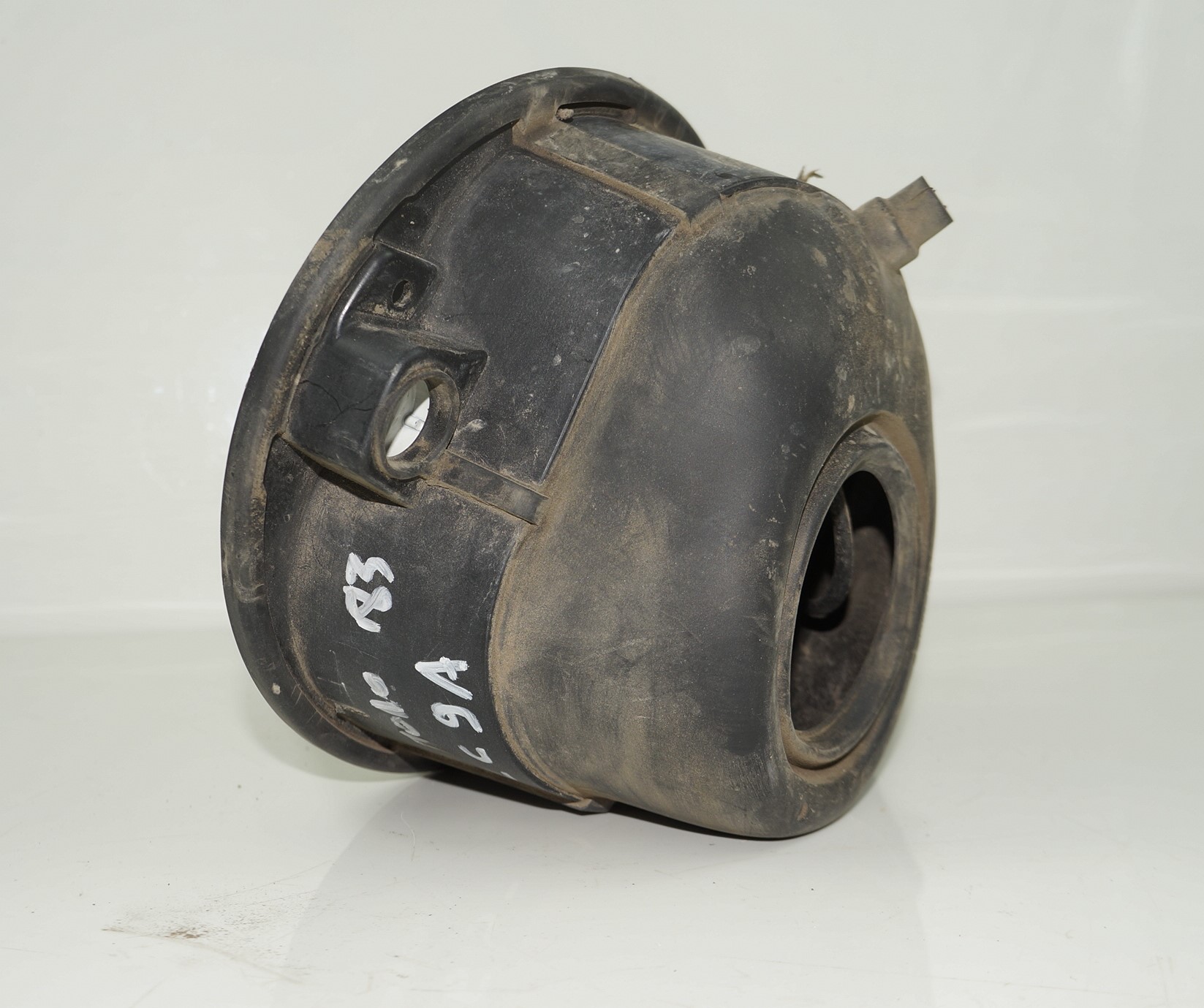 Лючок бензобака vw polo 18316053 (3)