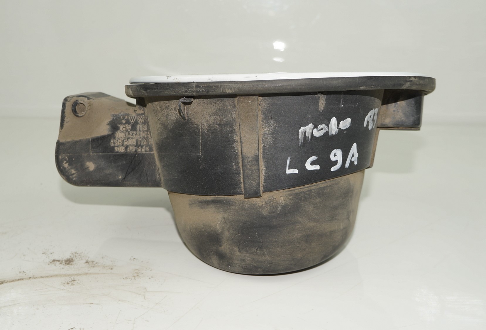 Лючок бензобака vw polo 18316053 (4)