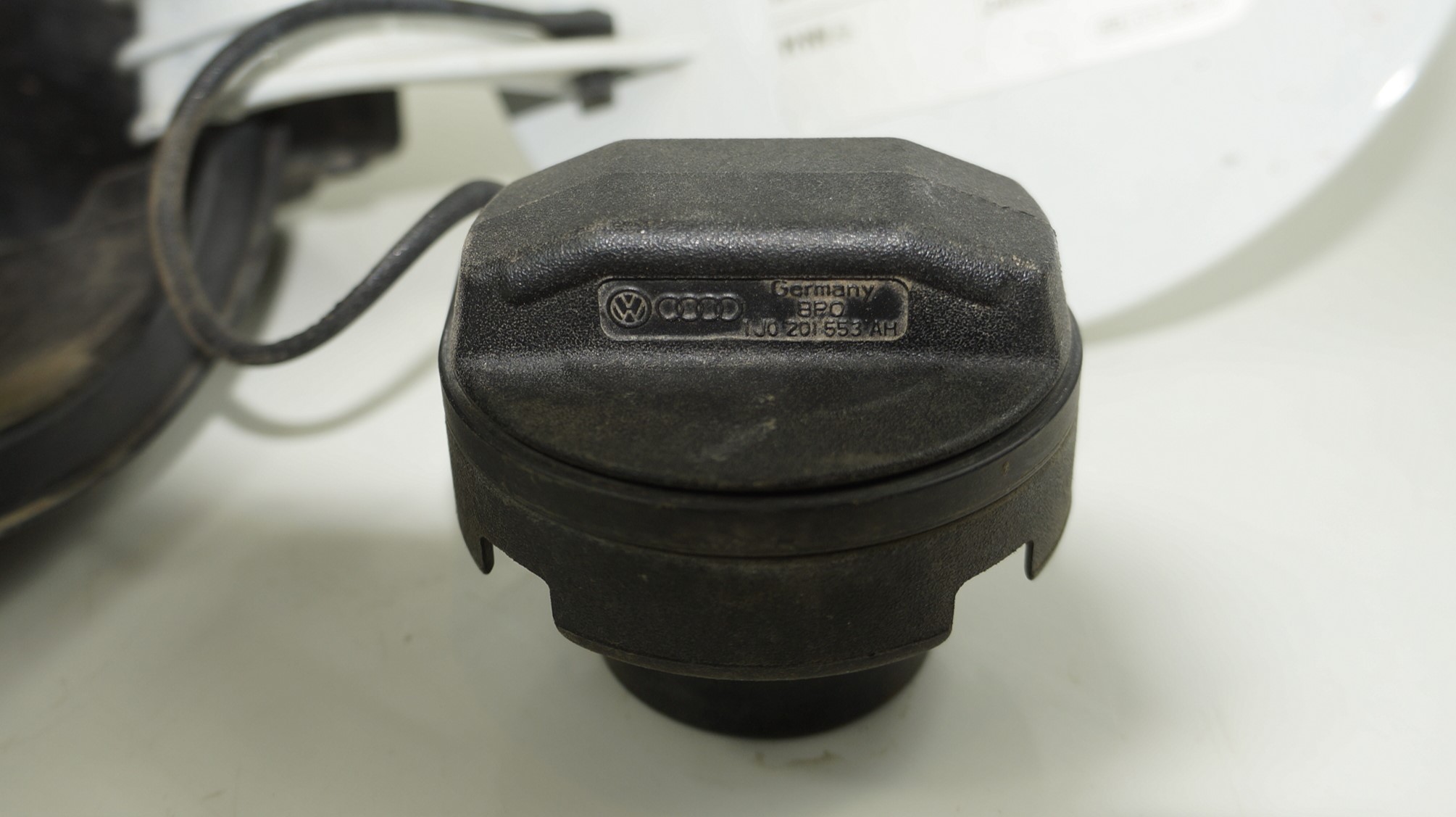 Лючок бензобака vw polo 18316053 (6)