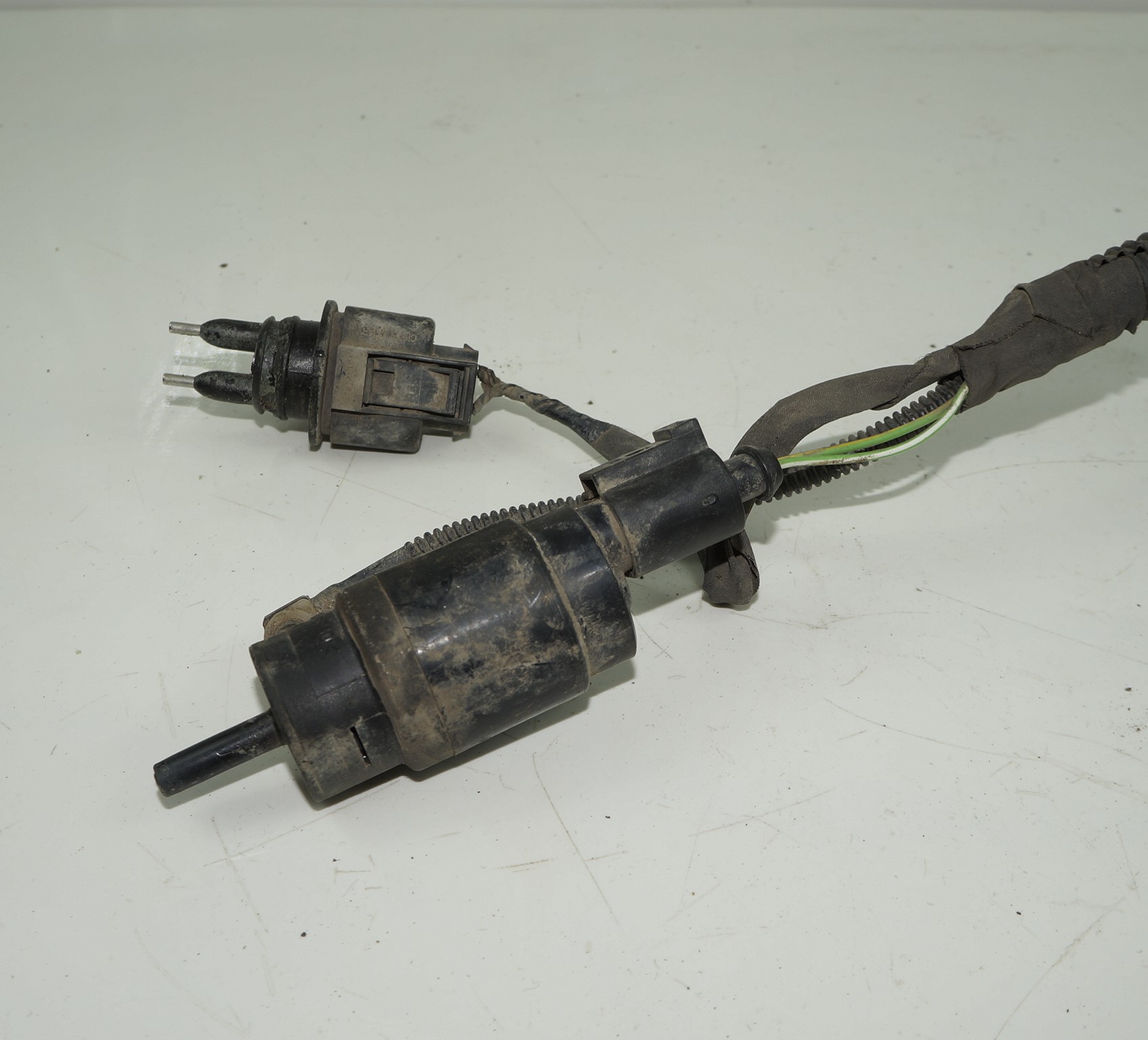Моторчик (насос) бачка омывателя vw polo 18316055 (4)