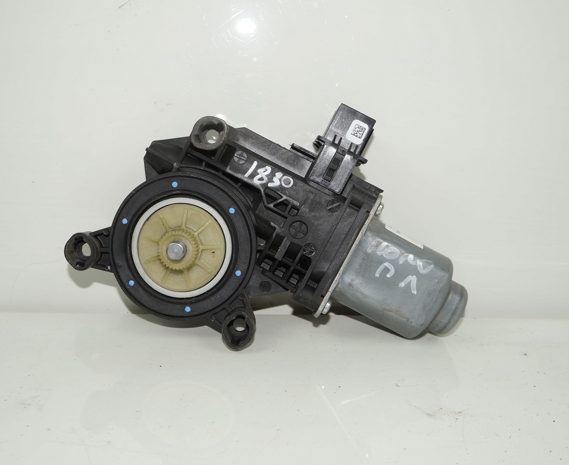 Моторчик стеклоподъемника передний левый vw polo 18316057 (1)