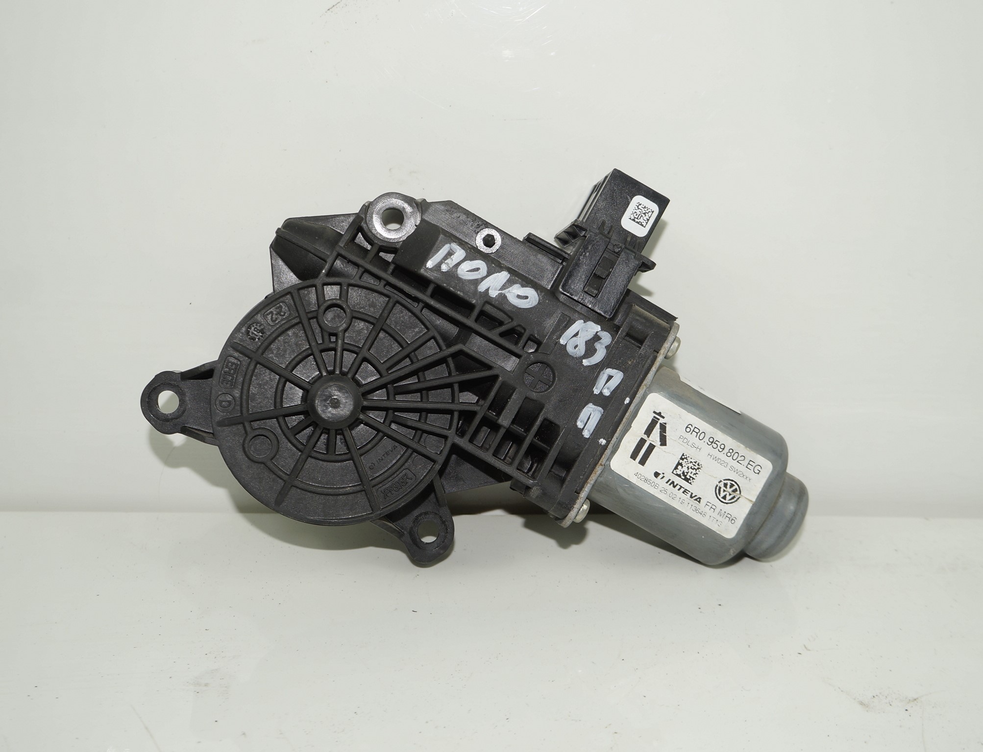 Моторчик стеклоподъемника передний правый vw polo 18316058 (1)