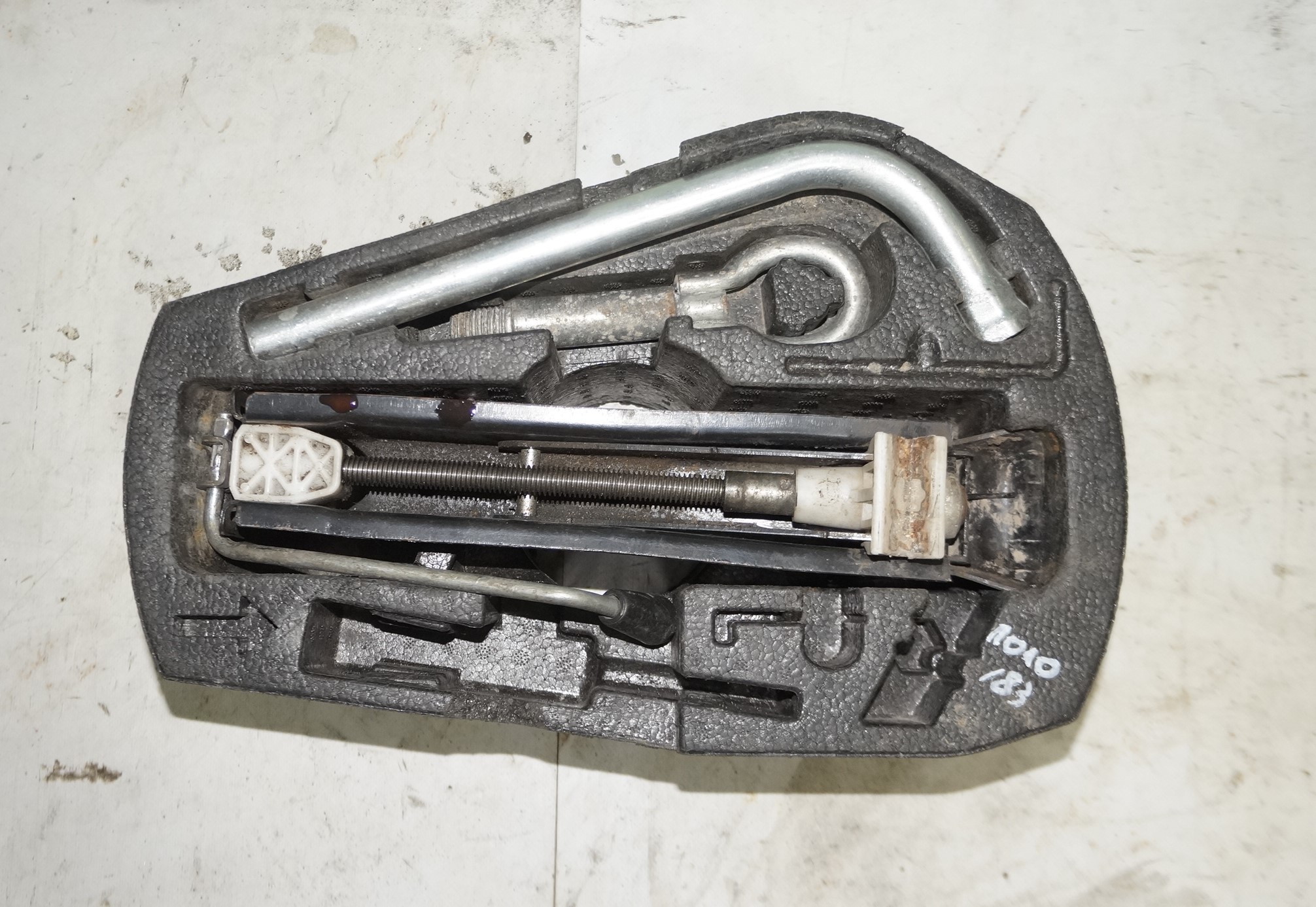 Набор инструментов штатный vw polo 18316060 (1)