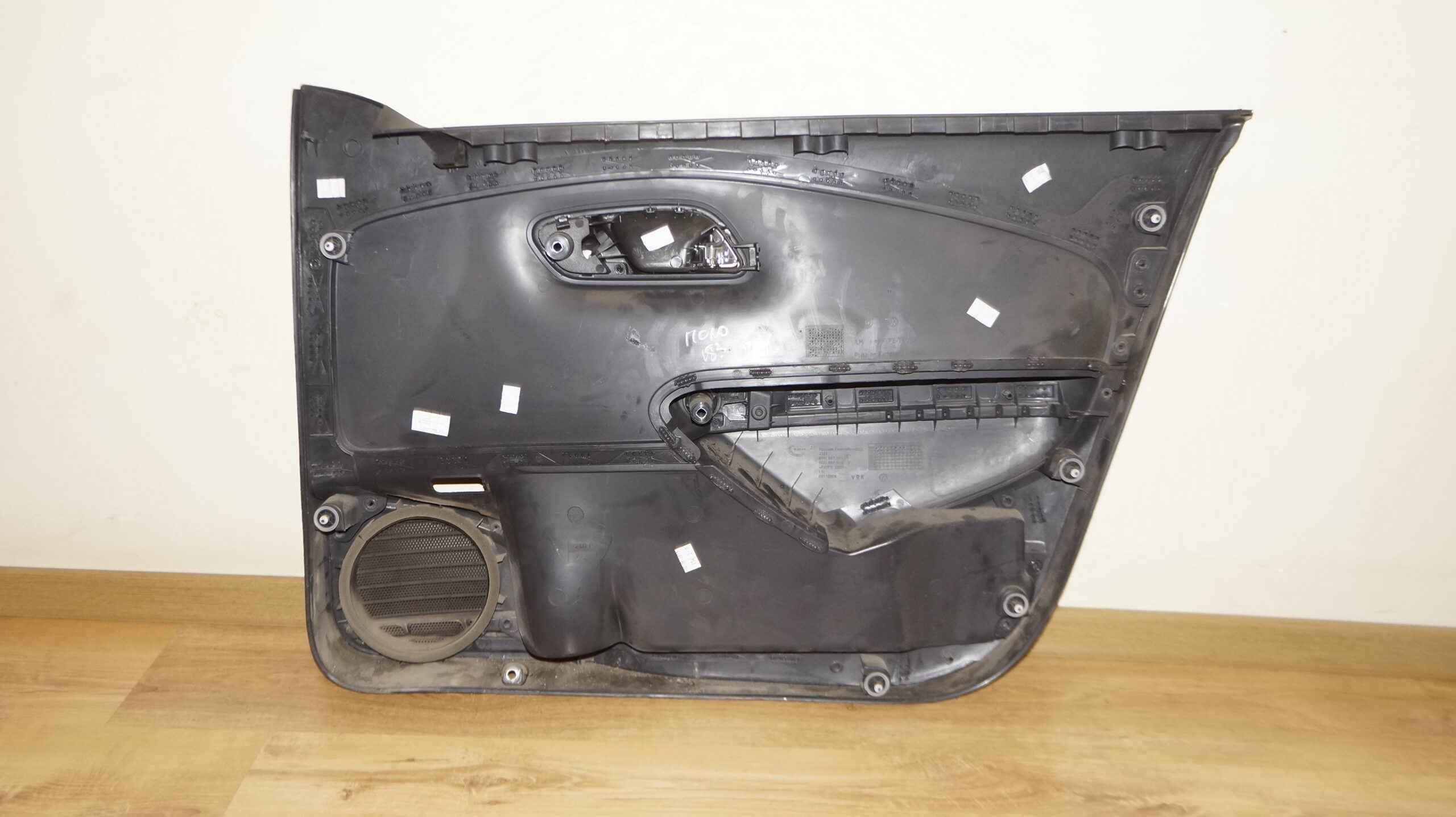 Обшивка двери передняя левая vw polo 18316069 (6)