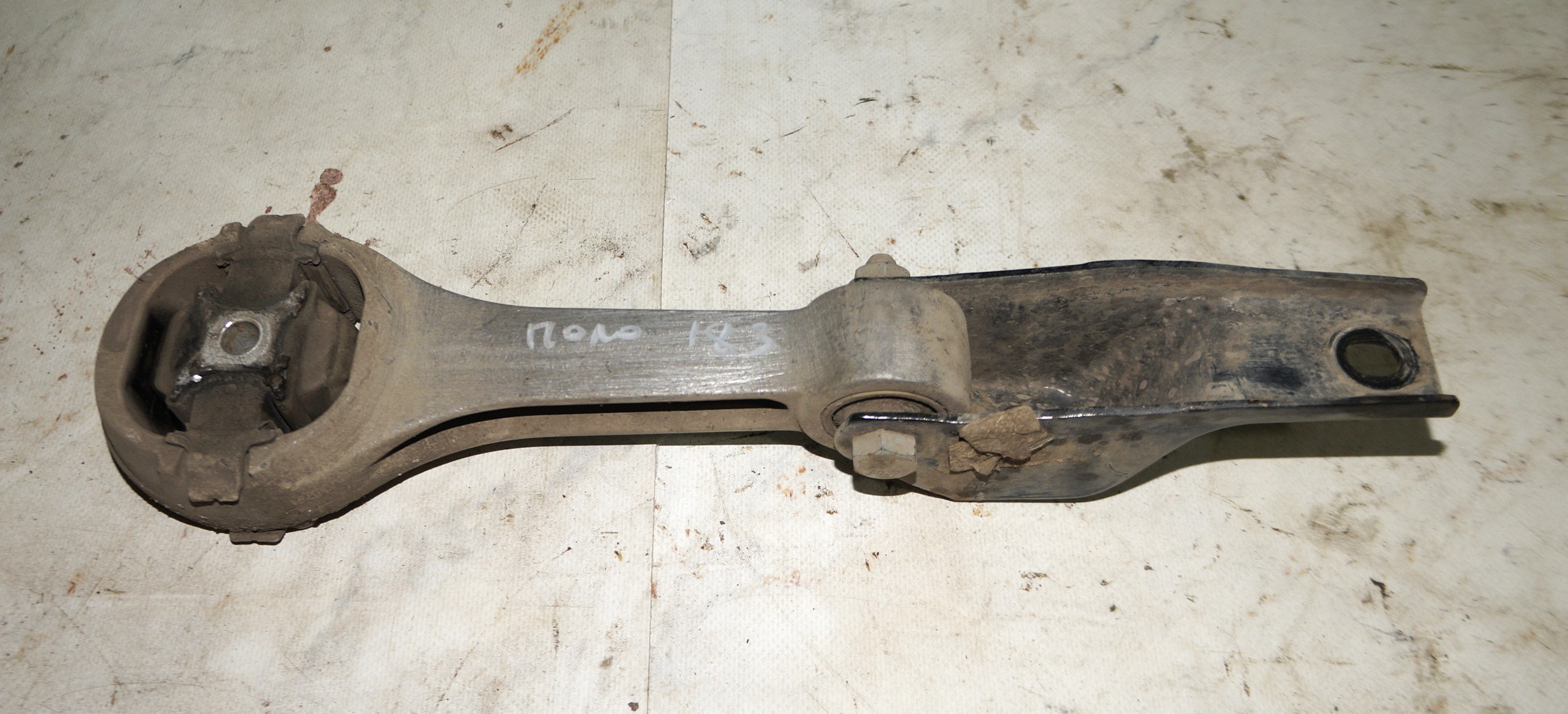 Опора кпп задняя vw polo 18316072 (1)