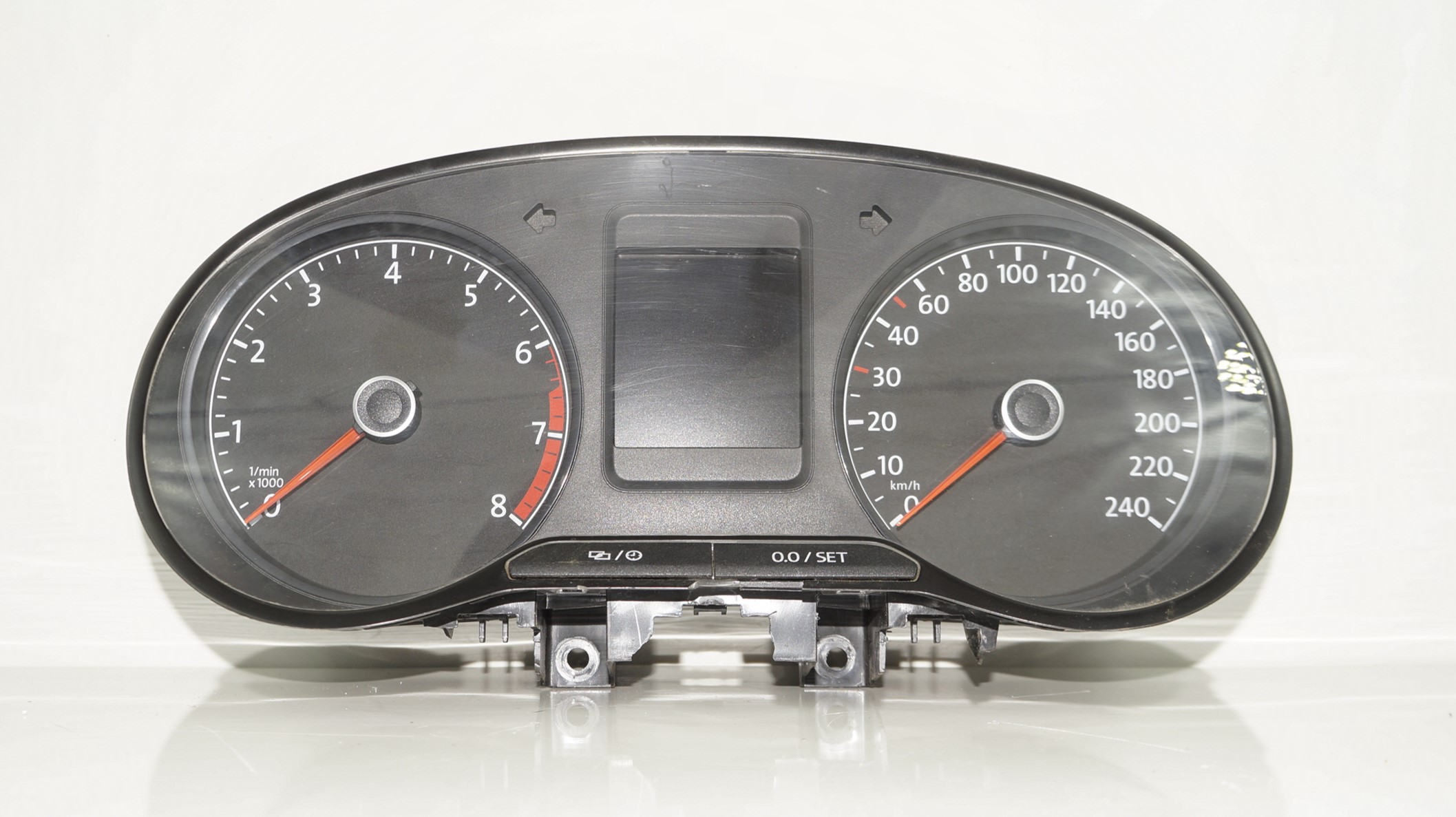 Панель приборов vw polo 18316073 (1)
