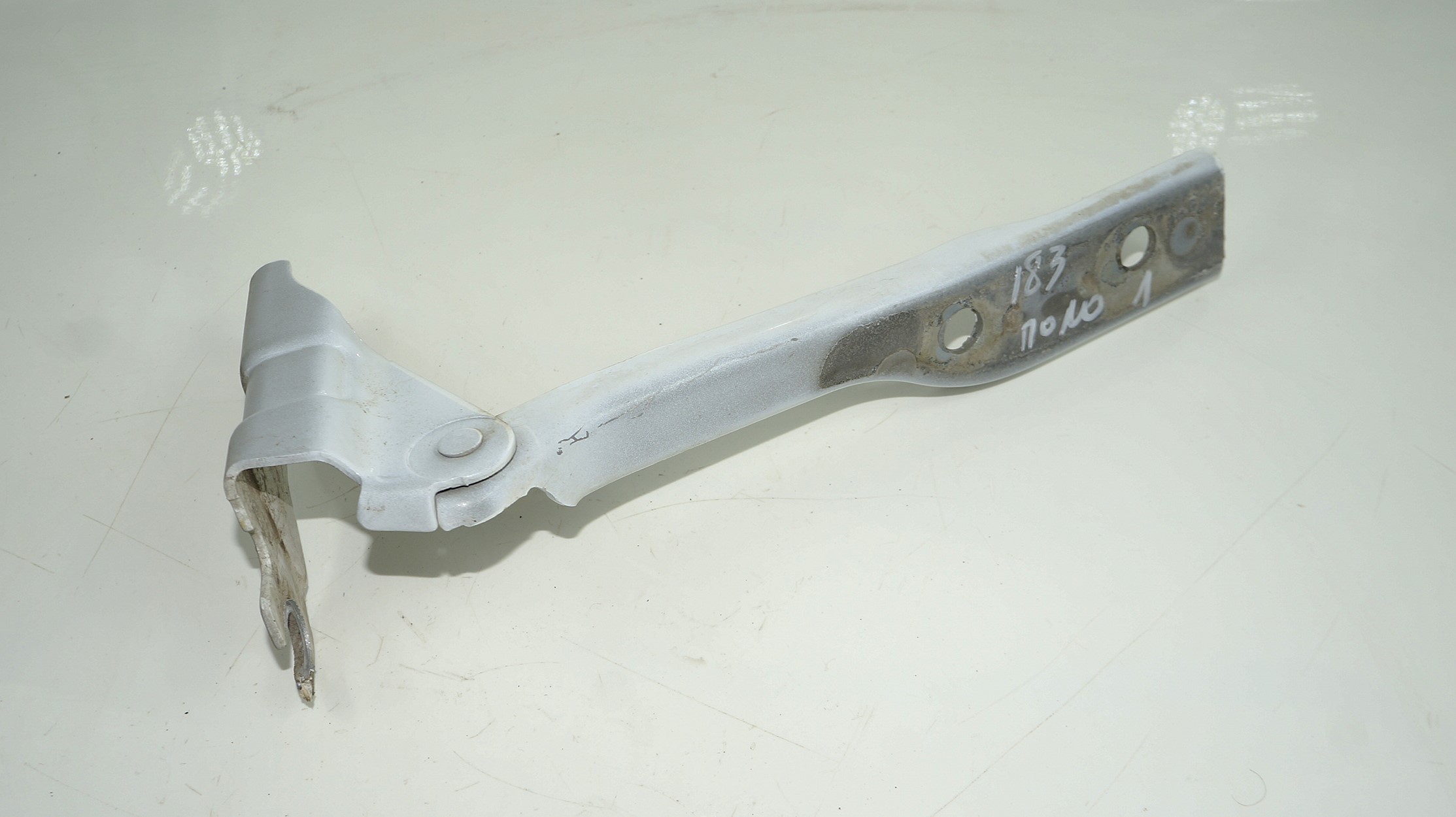 Петля капота левая vw polo 18316079 (1)