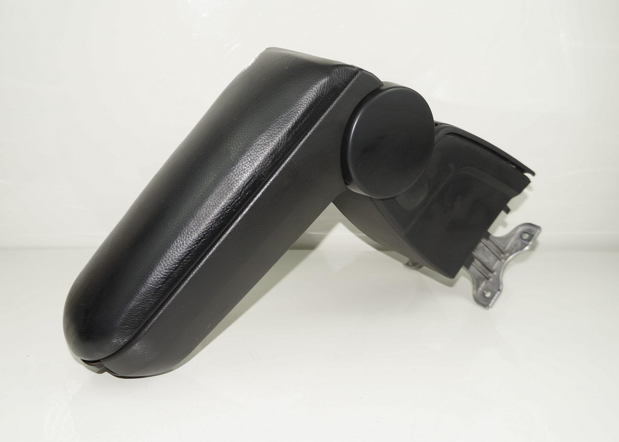 Подлокотник vw polo 18316084 (1)