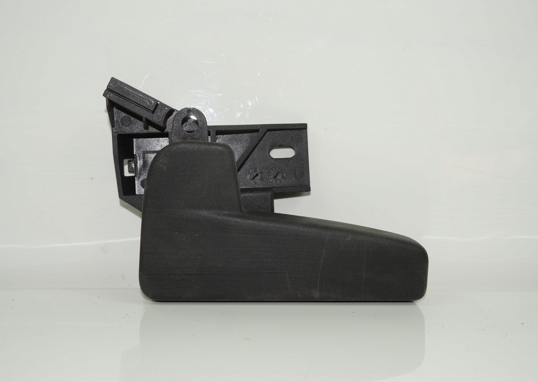 Ручка открывания капота vw polo 18316098 (1)