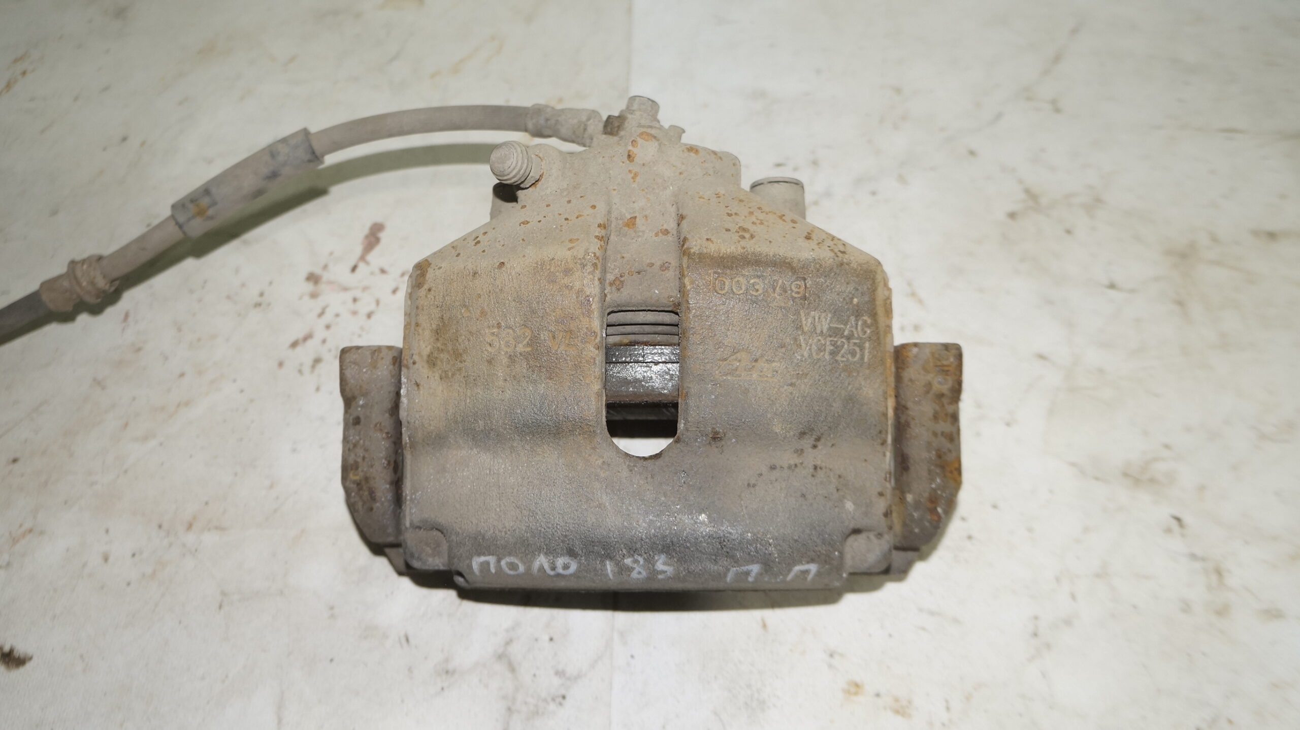 Суппорт передний правый vw polo 18316113 (3)