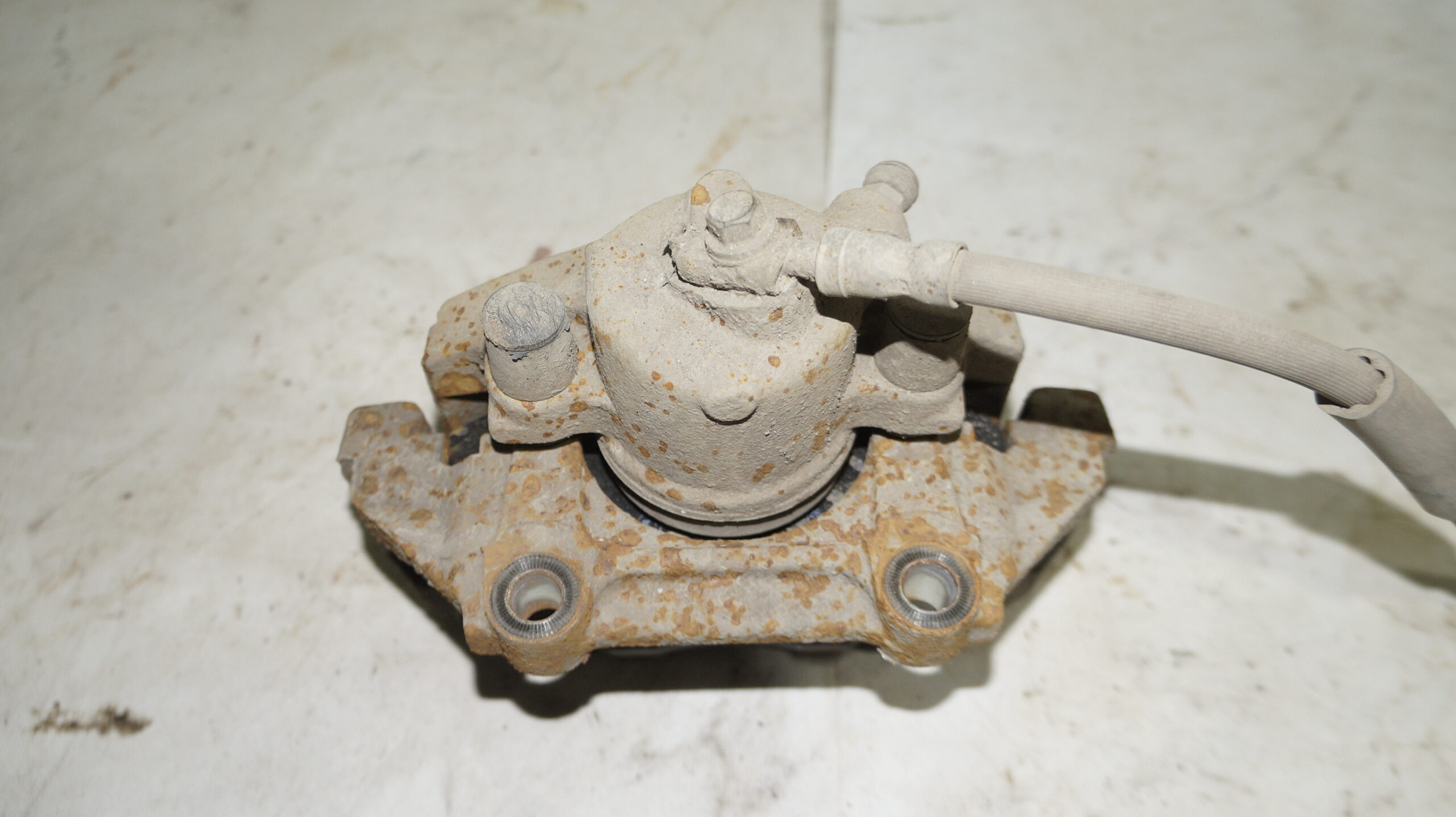 Суппорт передний правый vw polo 18316113 (5)