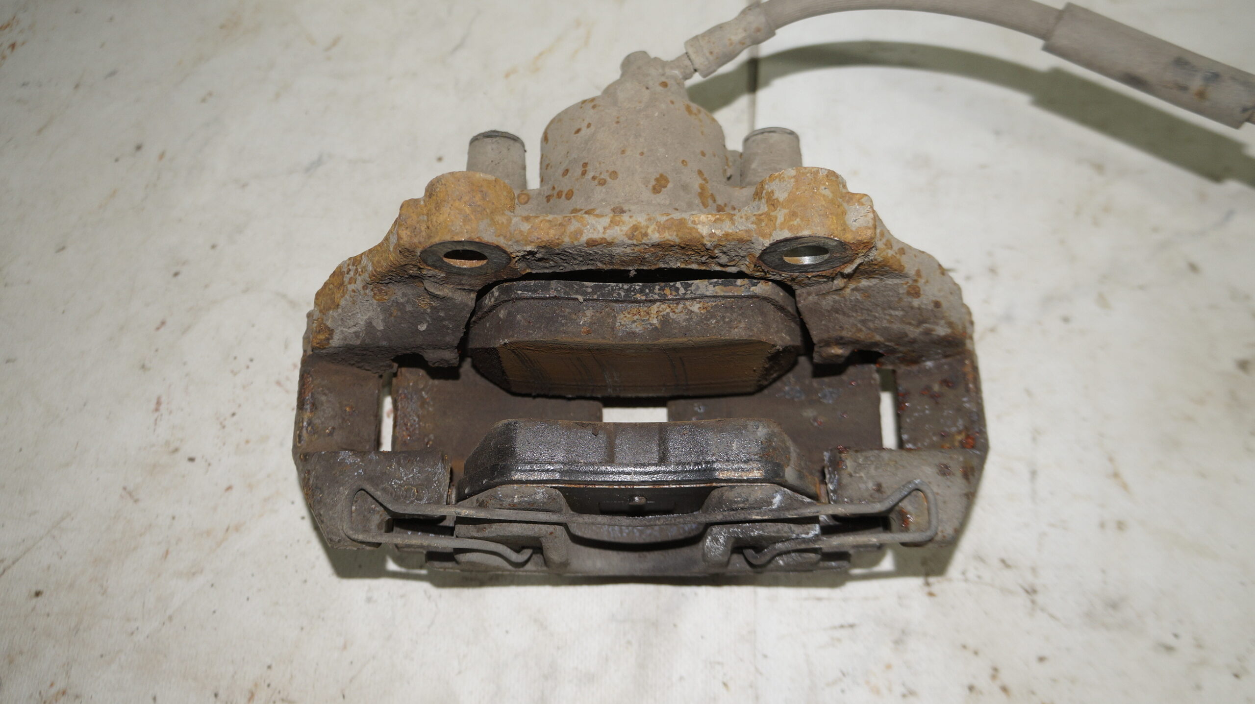 Суппорт передний правый vw polo 18316113 (6)