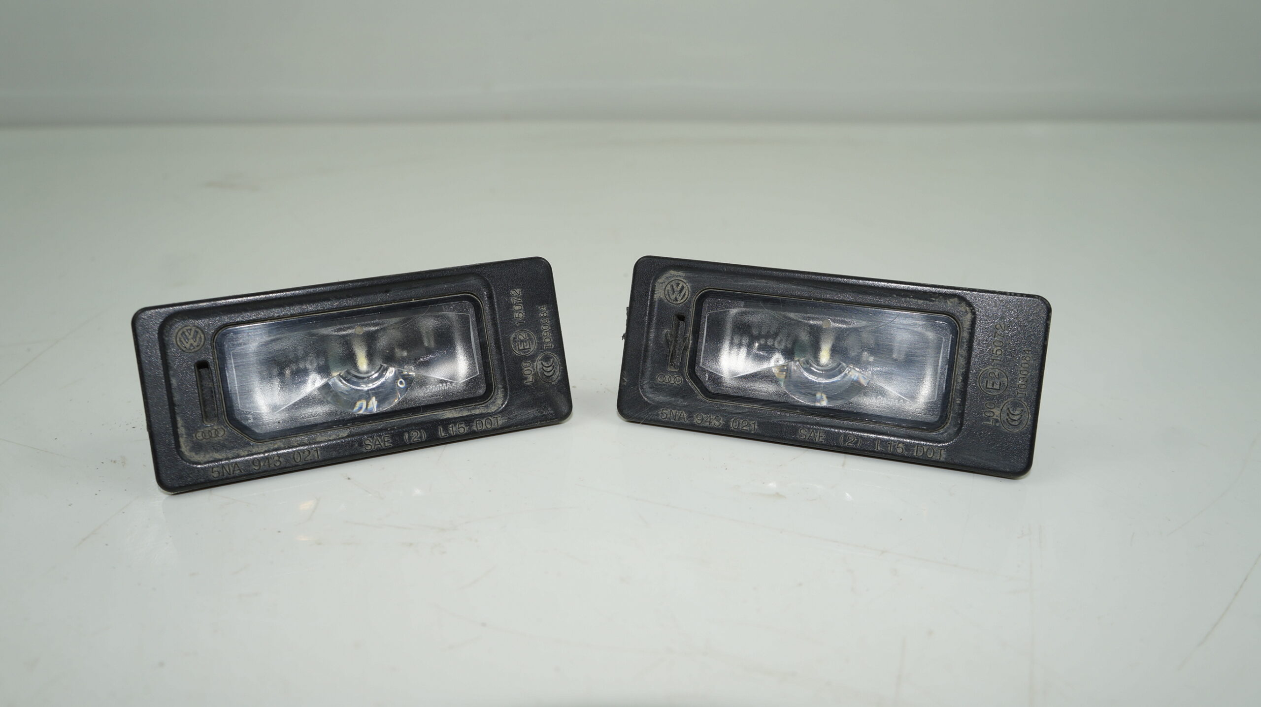 Фонарь подсветки номера vw polo 18316126 (1)