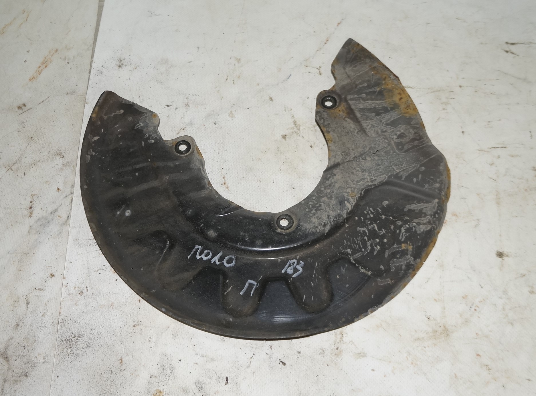 Щит опорный передний правый vw polo 18316132 (1)