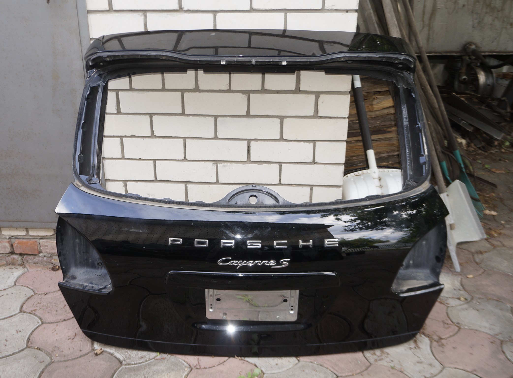1651352 дверь багажника без стекла как на фото porsche cayenne s 2 (1)