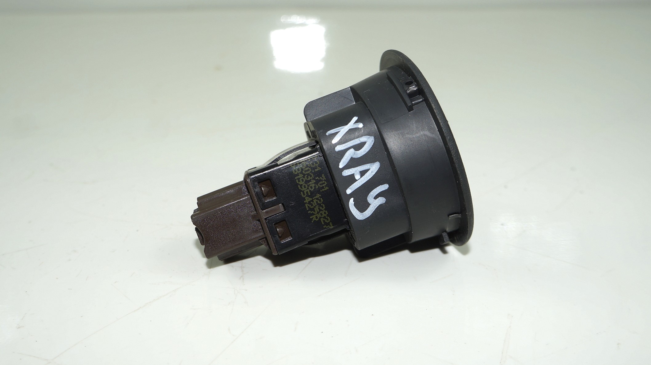 18101065 кнопка air bag on off lada xray (3)