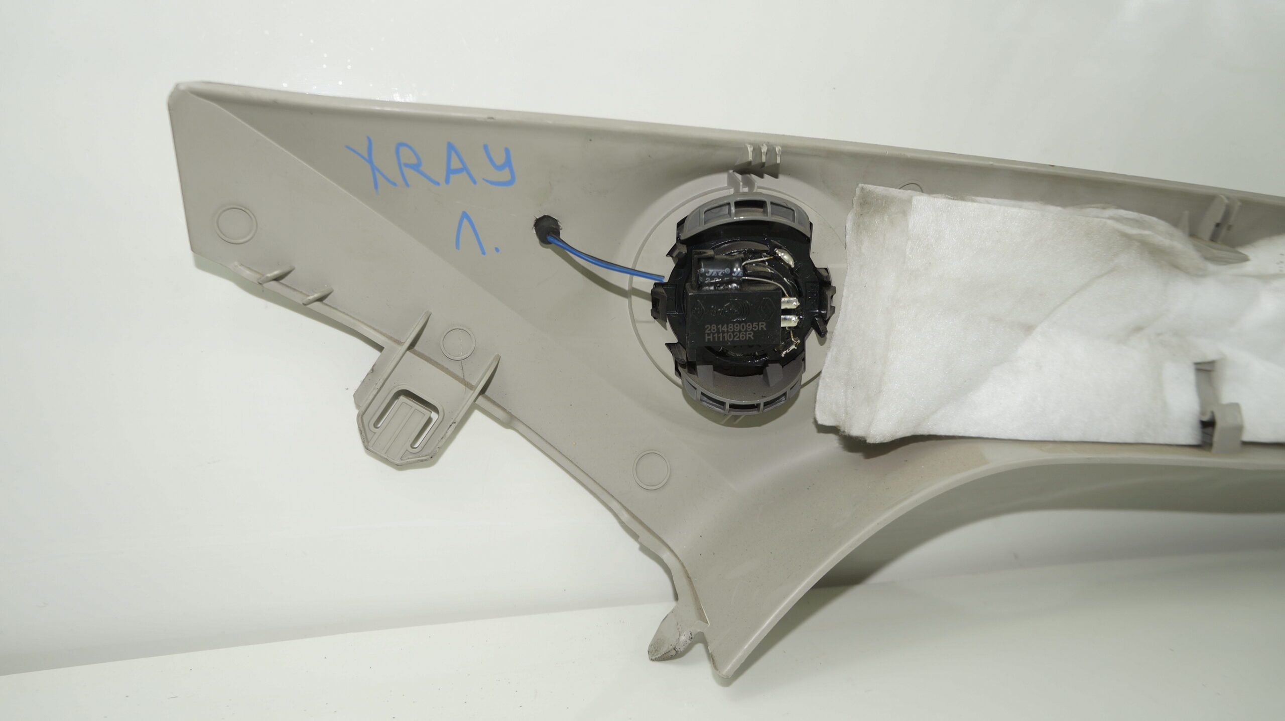 18101094 накладка внутренняя передней стойки левая lada xray (4)