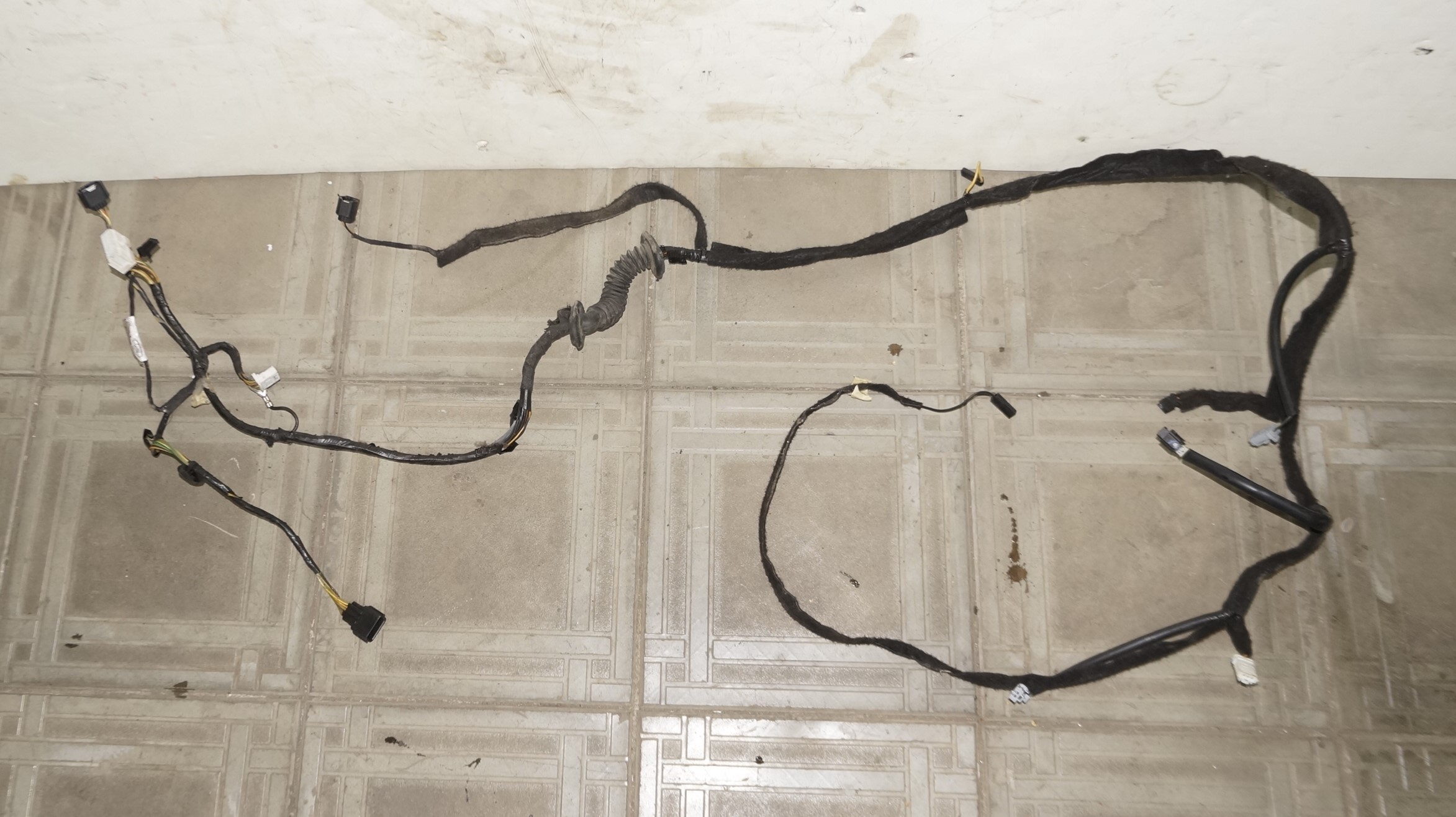 18101136 проводка коса багажного отсека левая lada xray (1)