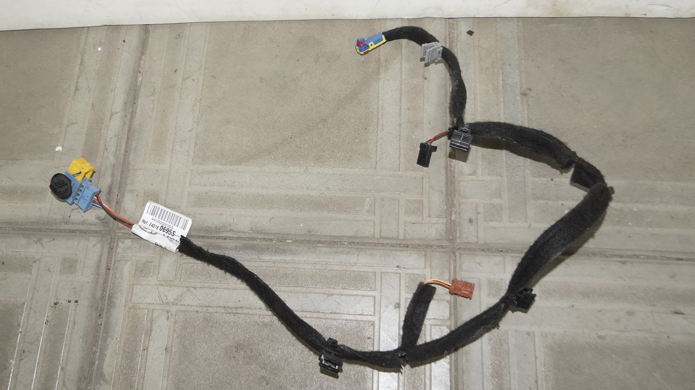 18101137 проводка коса бардачка lada xray (1)