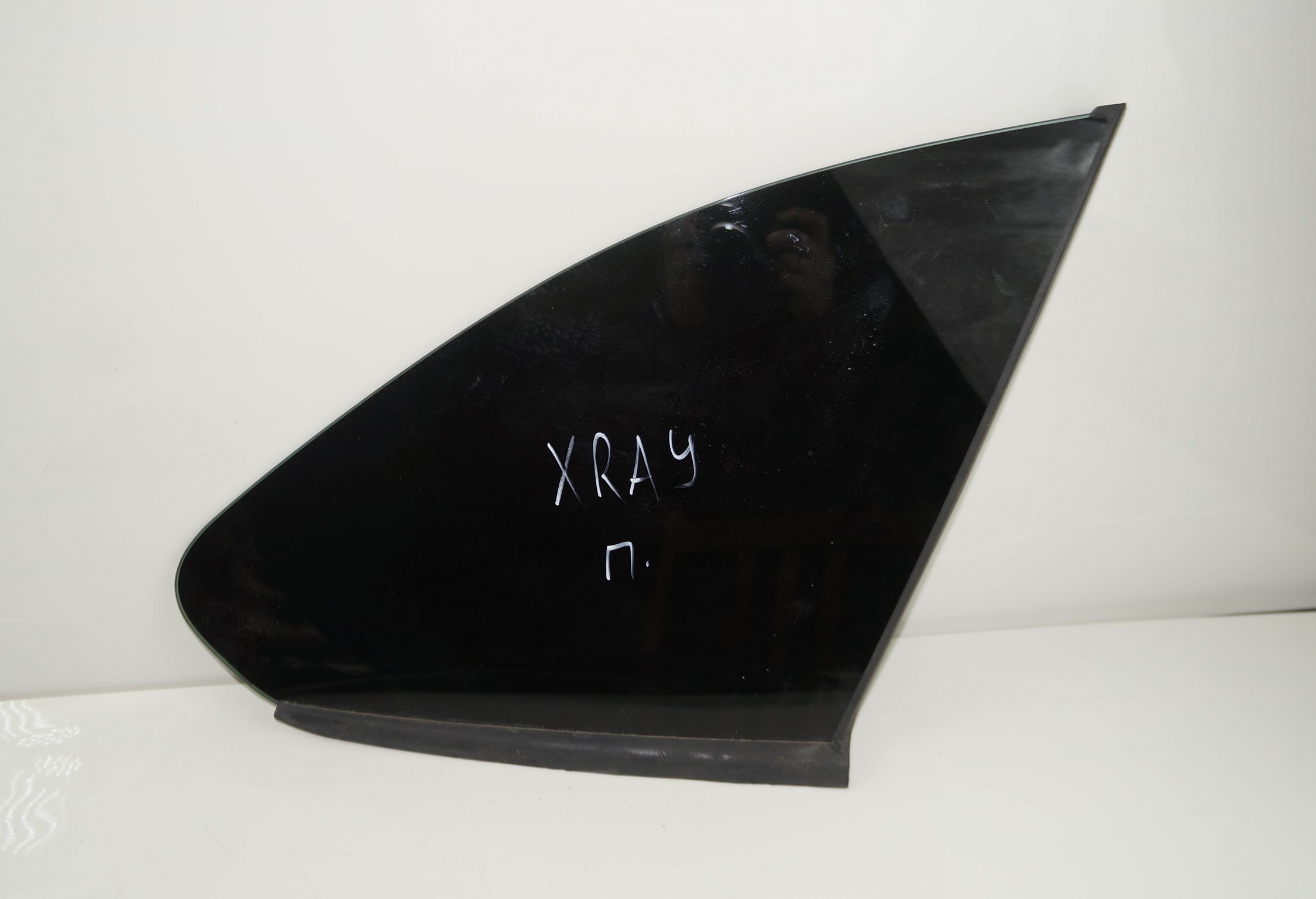 18101200 форточка кузовная правая lada xray (1)